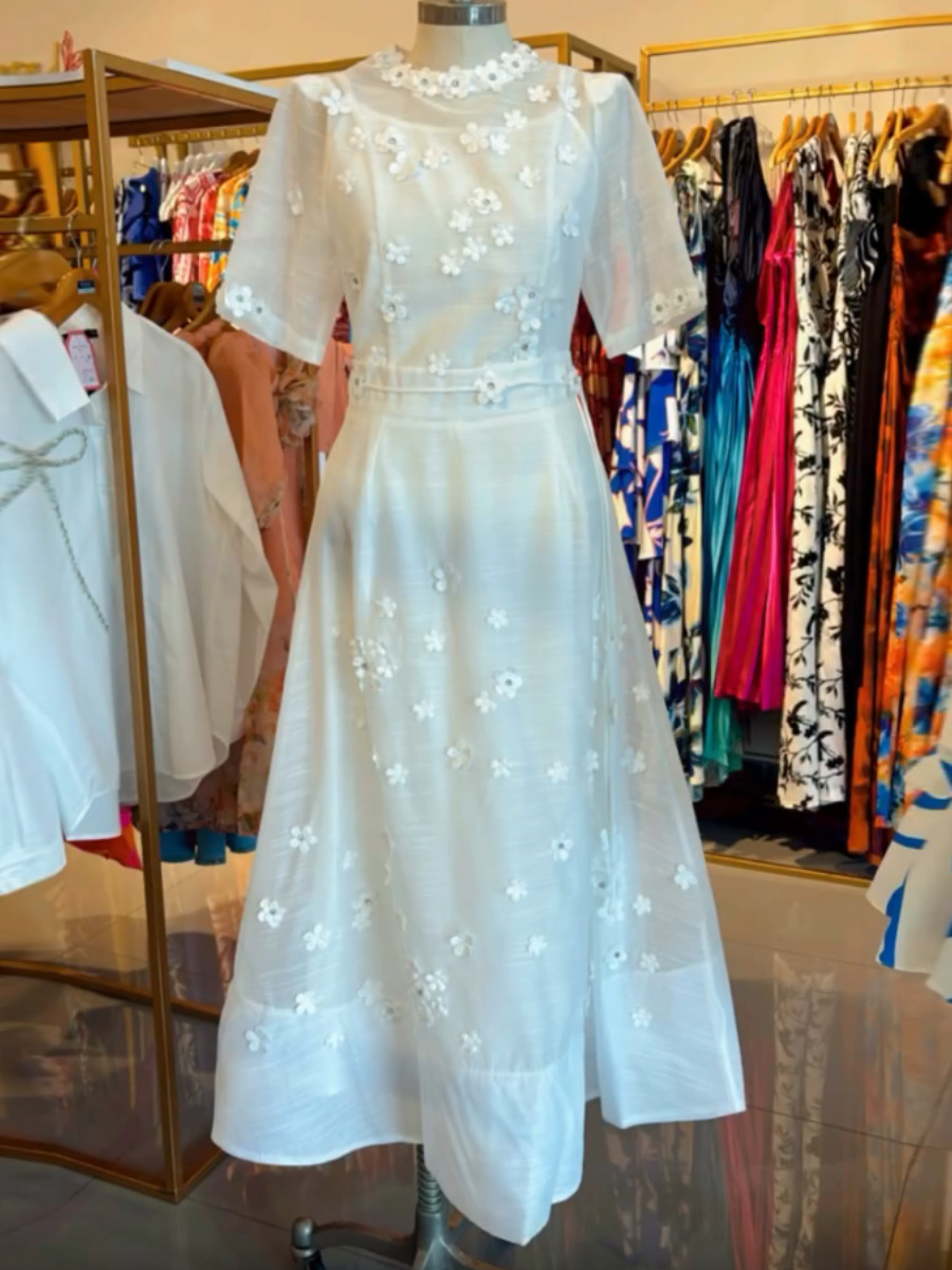 Solid Color Dress Of Three-dimensional Flowers